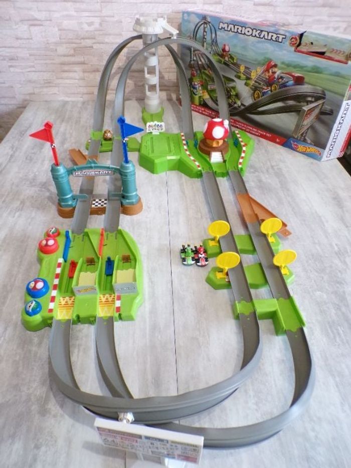 Circuit Deluxe Mario Kart motorisé - Hot Wheels