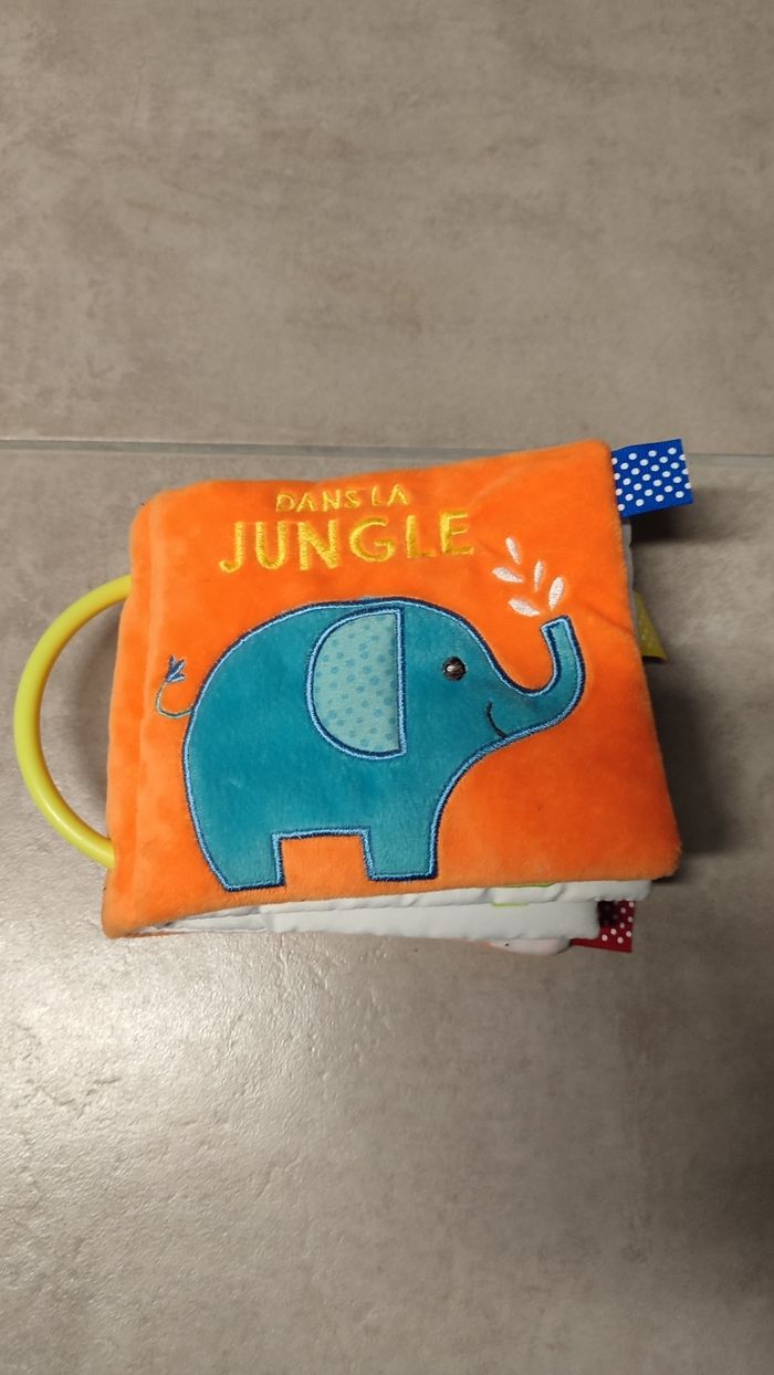 Livre en tissu bébé