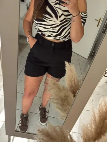 Short noir