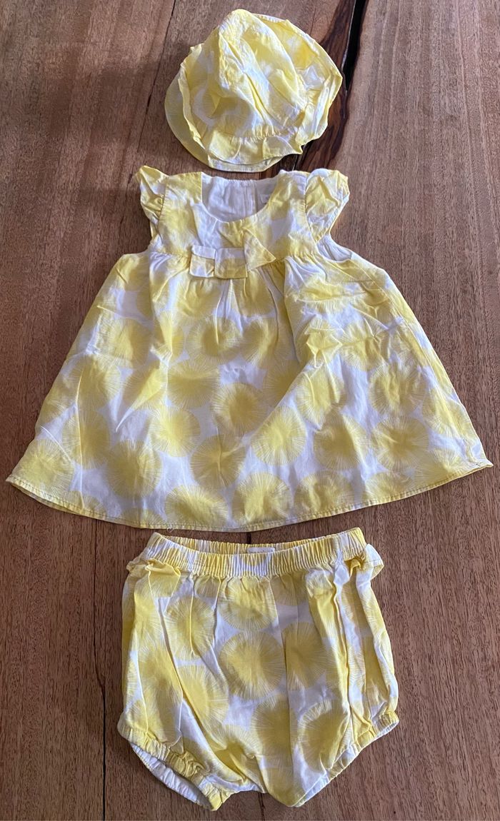 Ensemble citron , robe , chapeau et culotte