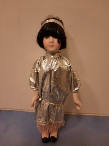 Petite poupée vintage