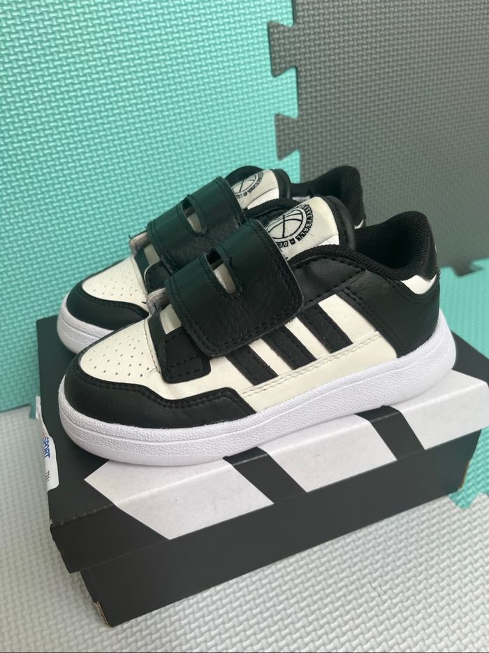 Basket adidas taille 26 - photo numéro 2