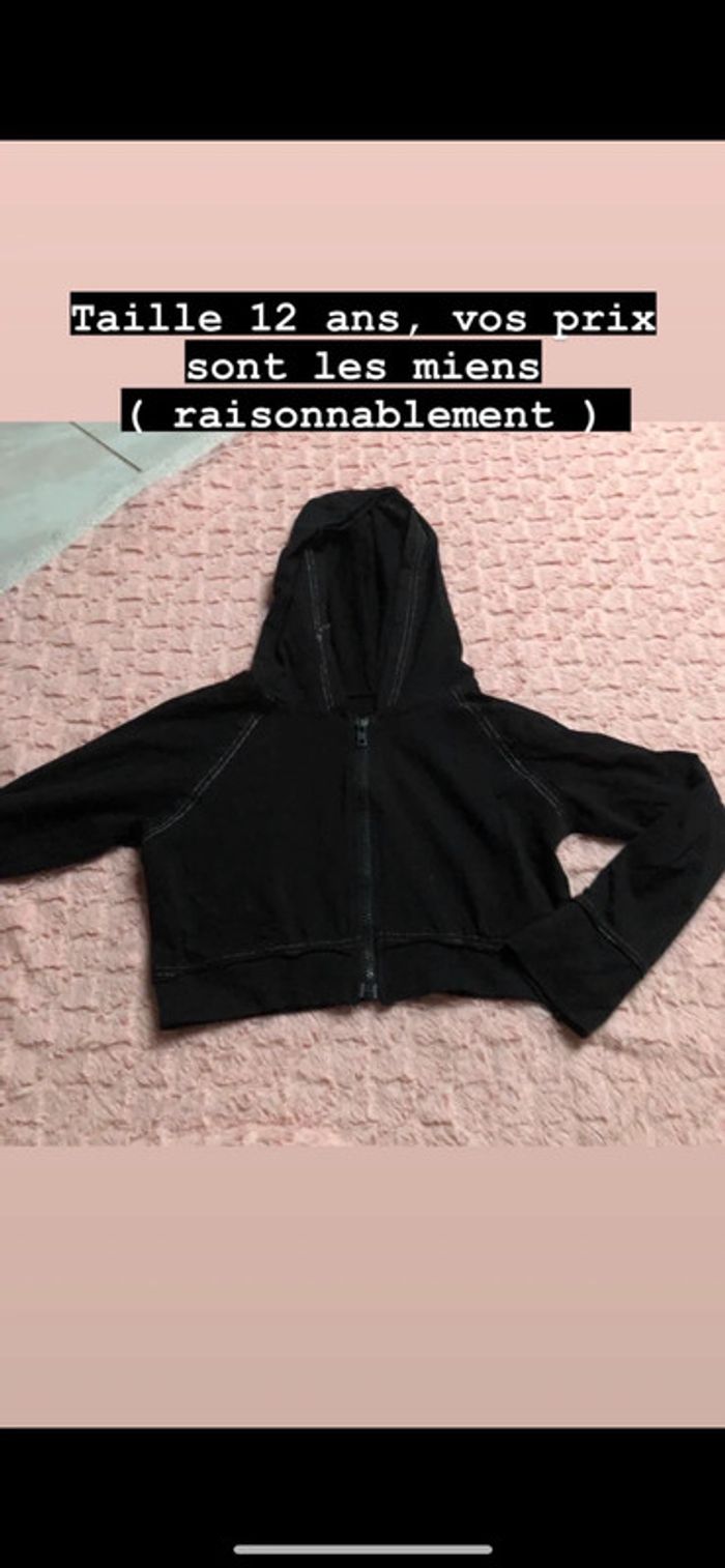 Veste taille 12 ans en très bonne état. Top cours