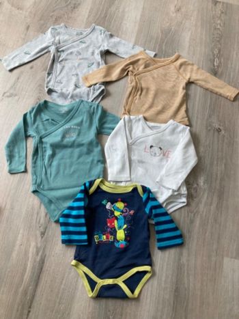 Lot de 5 bodys 6M