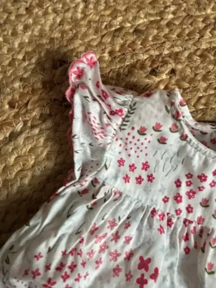 Blouse TAO 12 mois parfait état blanche fleuri - photo numéro 2