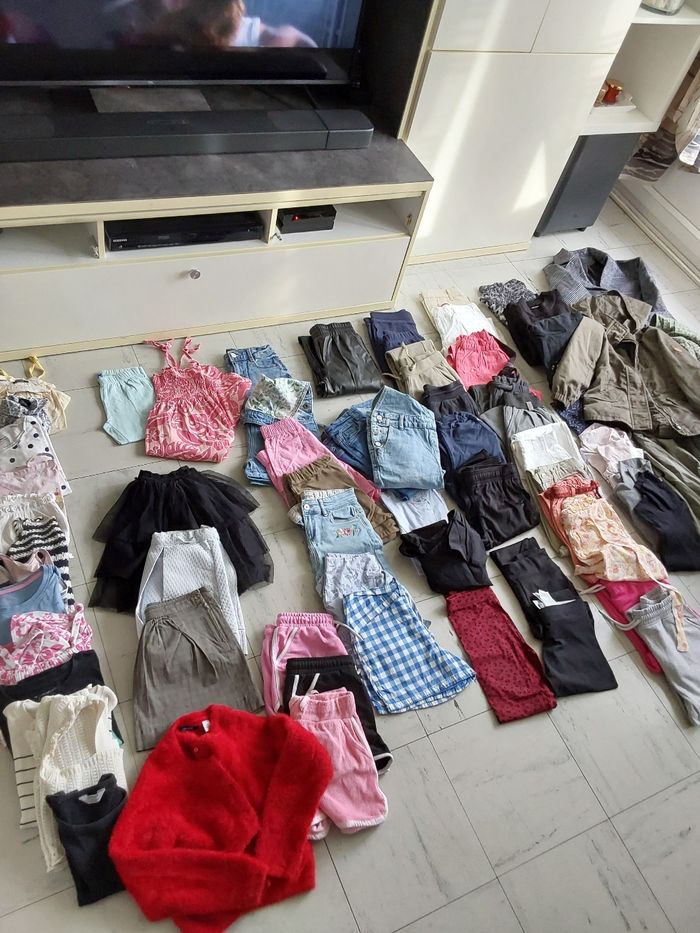 Lot de 60 vêtements divers fille 8/9 ans