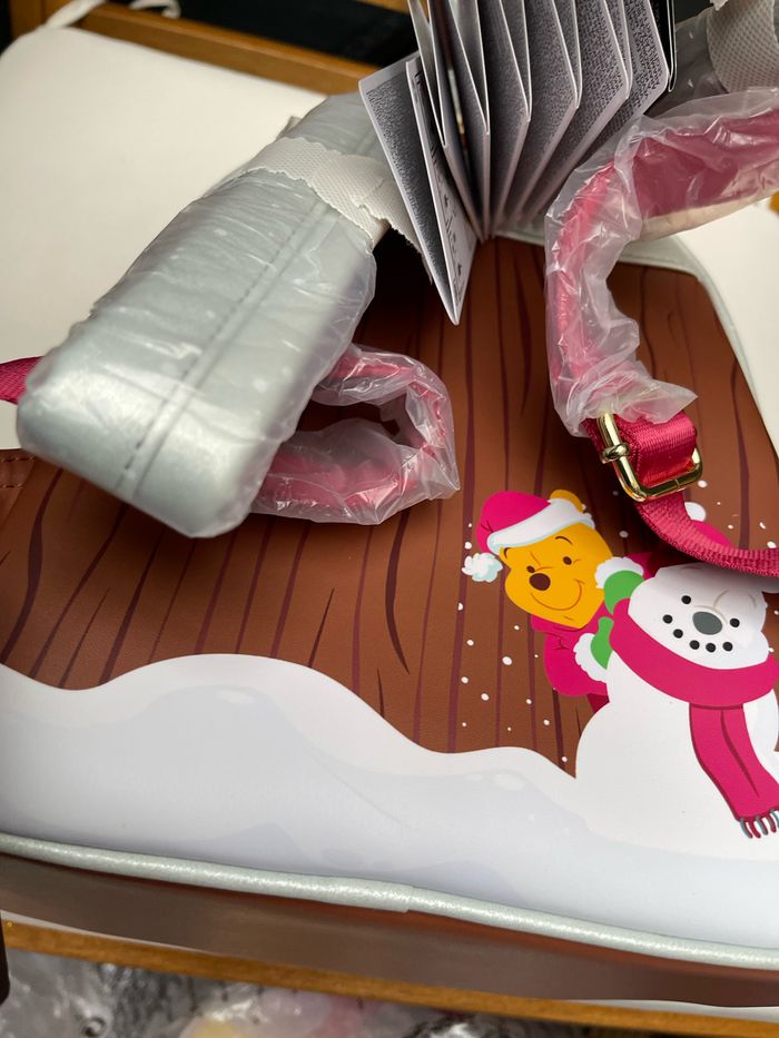 Loungefly Disney Winnie the Pooh Holiday Friends backpack - photo numéro 4