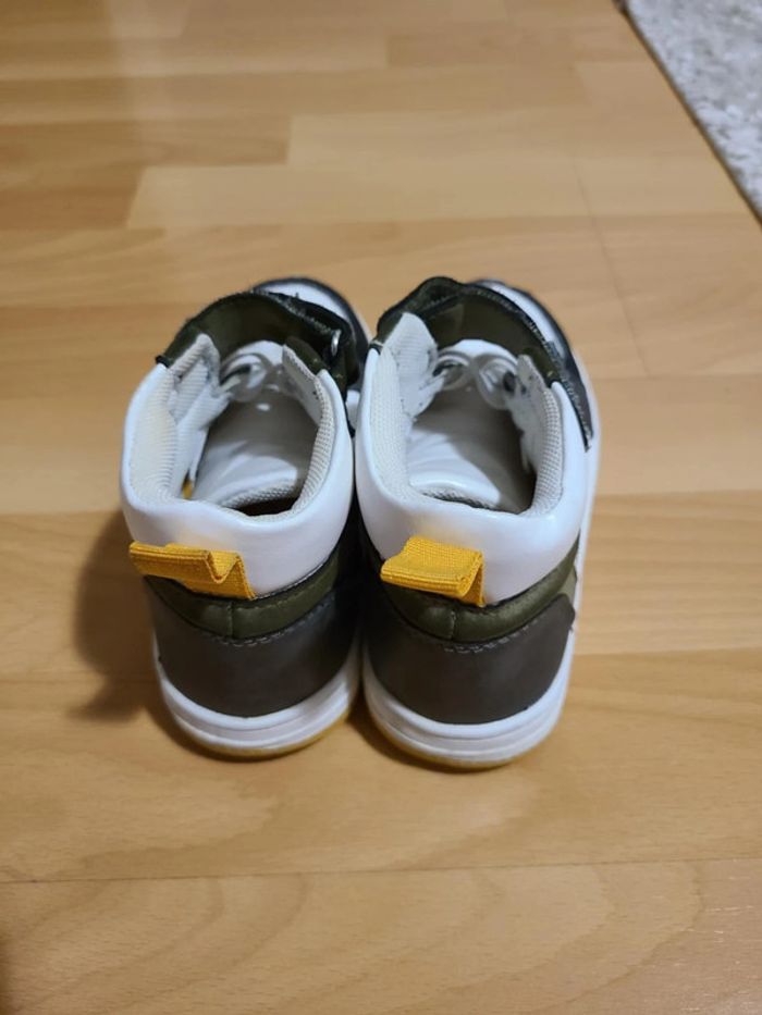 Chaussures montantes kaki et blanc • Gémo • pointure 27 - photo numéro 2