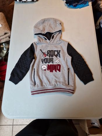 Pull à capuche garçon