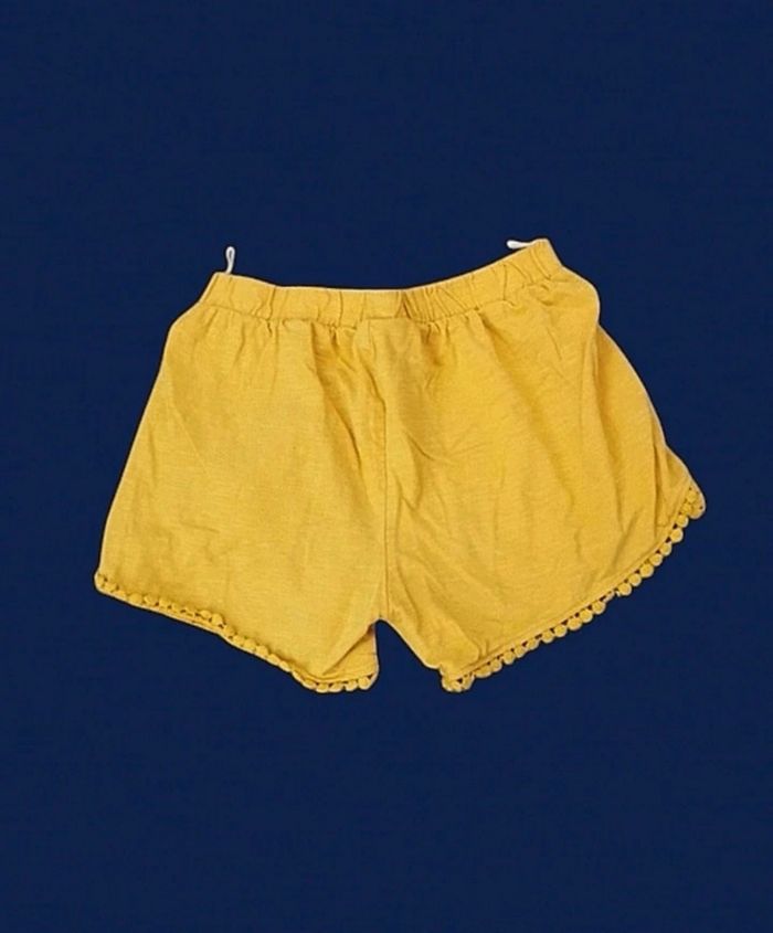 Short moutarde C&A taille 10 ans - photo numéro 2