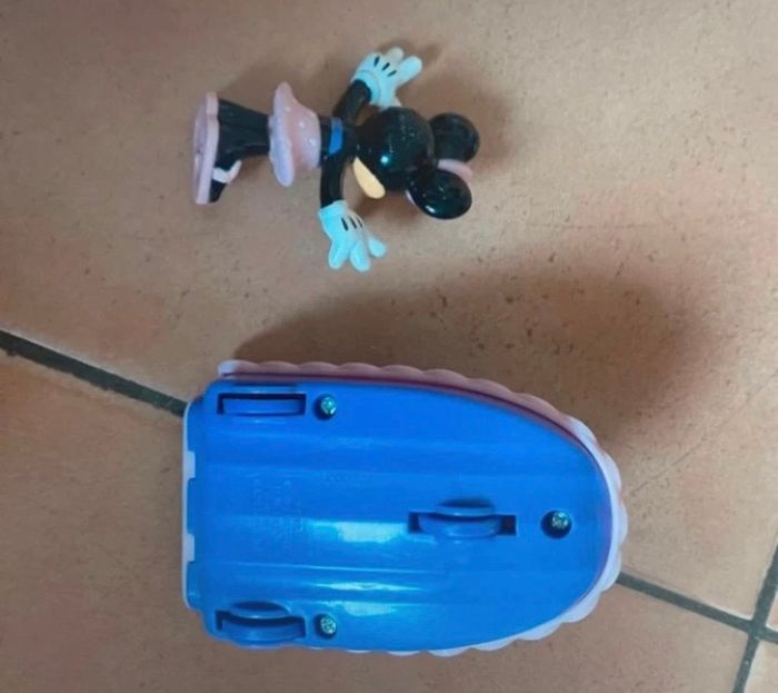 Minnie et son jet ski - photo numéro 4