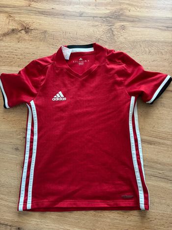 T-shirt sport rouge Adidas taille 7 8 ans