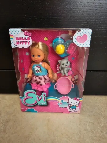 mini poupée 12 cm avec chat Evi love