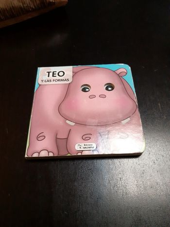 Livre apprendre l'espagnol bébé  teo y las formas formes.