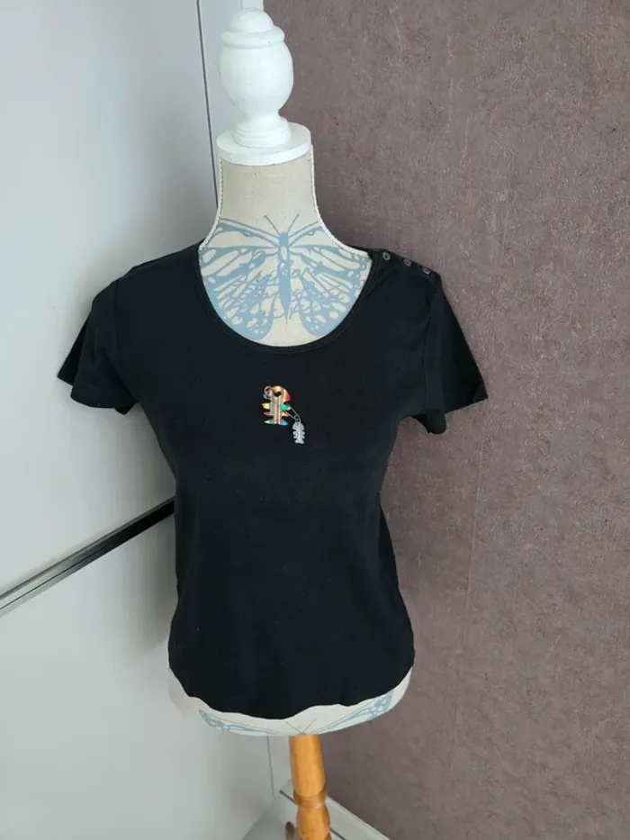 Tee-shirt diplodocus taille 4 correspond à une taille 38 excellent état