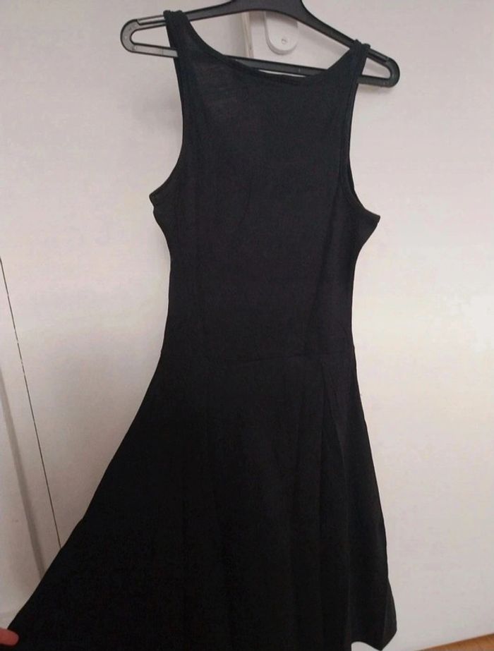 Robe noire - photo numéro 3