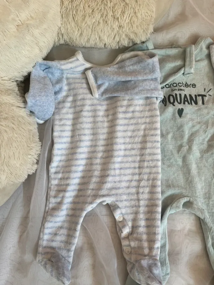 Lot 3 pyjamas taille 6 mois - photo numéro 3