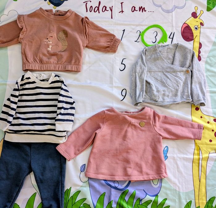 Lot hauts bébé fille 6 mois - photo numéro 1