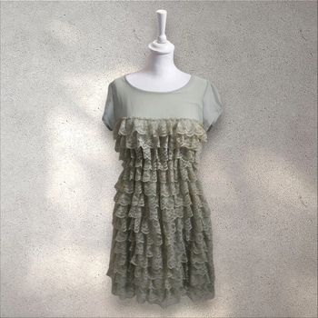 Robe fluide avec volants en dentelle vert d'eau taille S