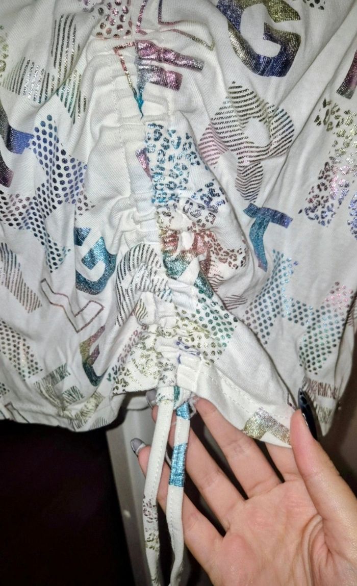 Tee-shirt blanc avec écritures multicolores - photo numéro 5