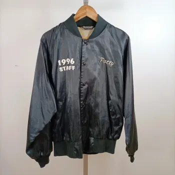 Veste vintage satinée noire 1996 Staff Sportsmaster L brodée The Empire Statesmen A1281