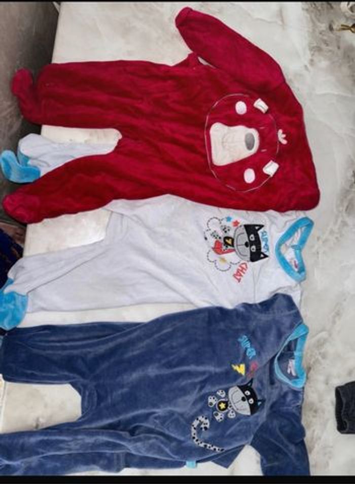Lot 3 pyjama 6-9 mois
