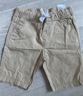 Short beige H&m 4-5 ans