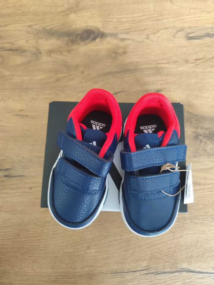 Basket adidas garçon taille 20 - photo numéro 3