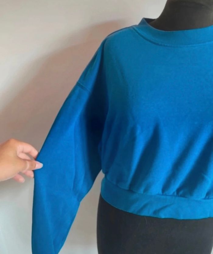 Sweat sans capuche bleu roi taille M de chez H&M en bon état - photo numéro 3