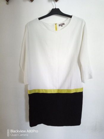Robe courte blanc noir jaune T 40