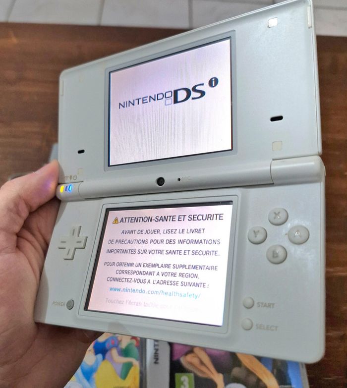 Lot Console Nintendo DSi Blanche + 2 Jeux - photo numéro 4