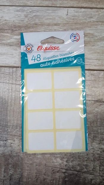 étiquettes auto adhésives