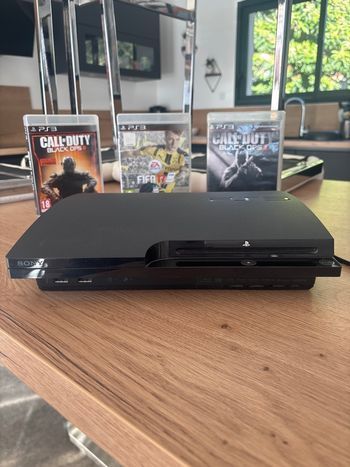 # lot 3 jeux + 3 manettes + PS3