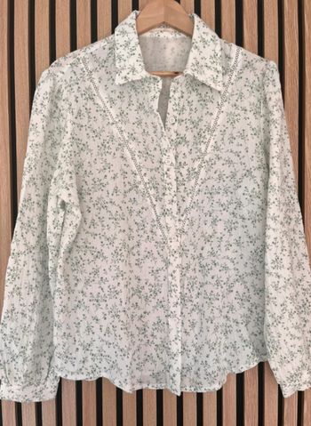 Chemise en gaz de coton blanche et vert d’eau
