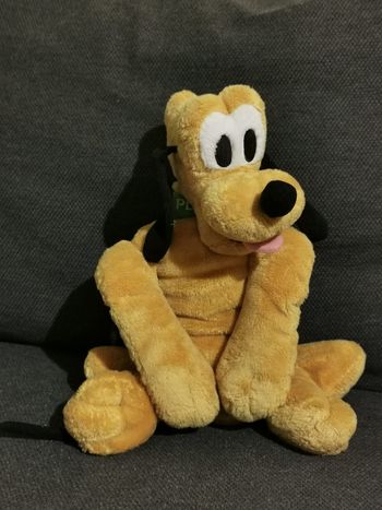 Grosse peluche pluto disney
