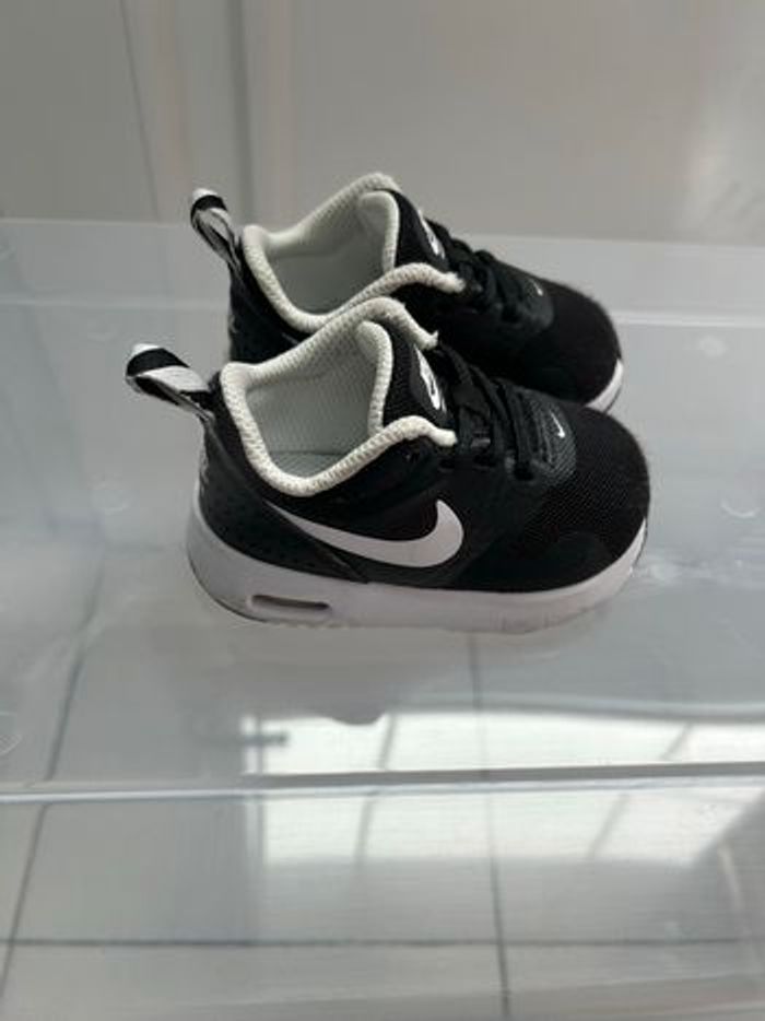 Baskets Nike bébé 19,5 mixtes neuves - photo numéro 2