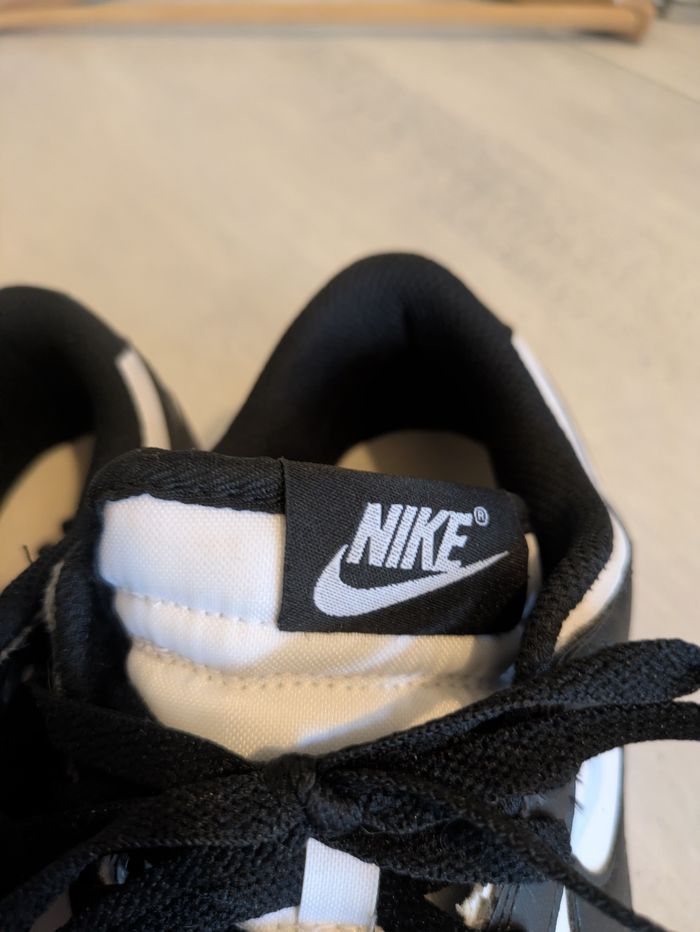 👟 Nike Dunk Low - Taille 37.5 - Noir et blanche - Etat neuf - photo numéro 5