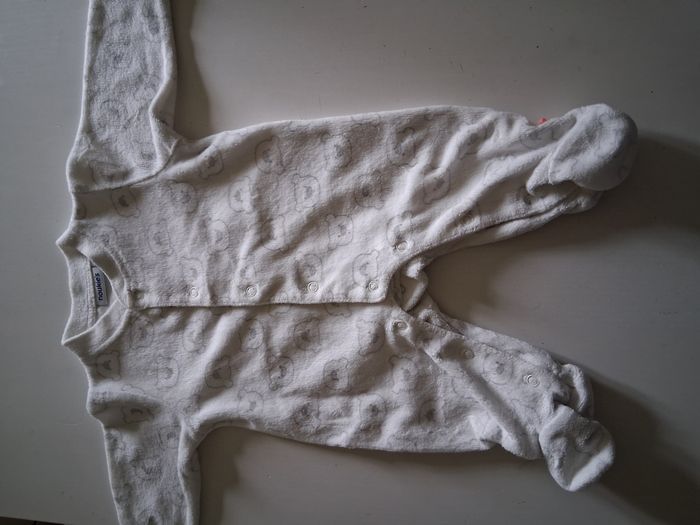 Pyjama "velours" blanc à motifs ours, ouverture par l'avant de marque Noukie's