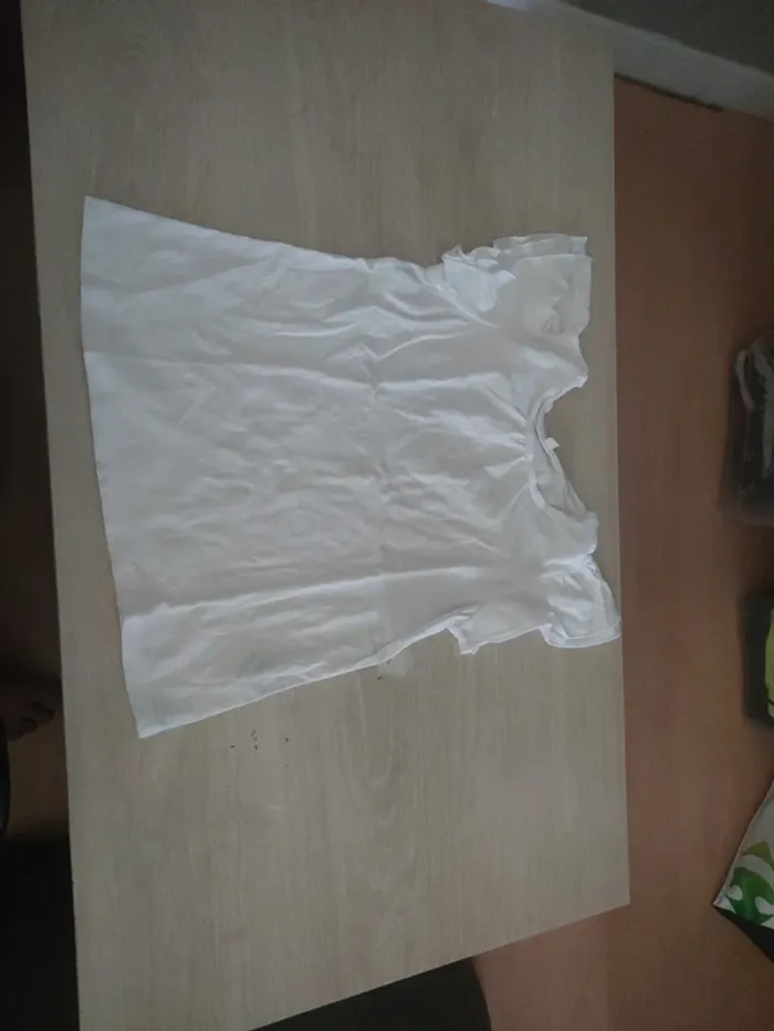 T-shirt blanc manche volonté marque Uniqlo 12