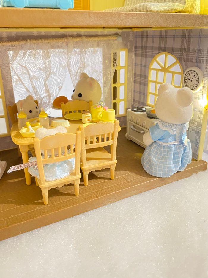 Maison éclairée Hillcrest sylvanian famille ours polaires noël - photo numéro 3