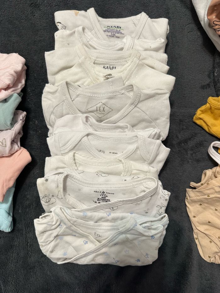 Lots de bodys. - photo numéro 2