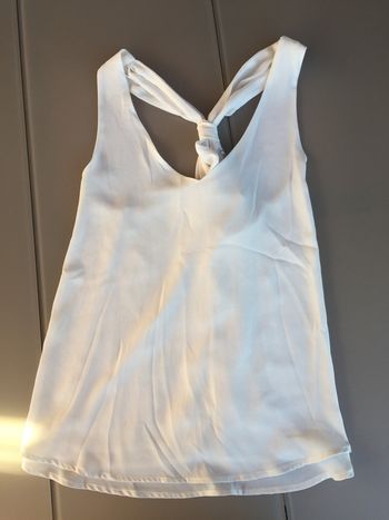 débardeur blanc croisé dans le dos