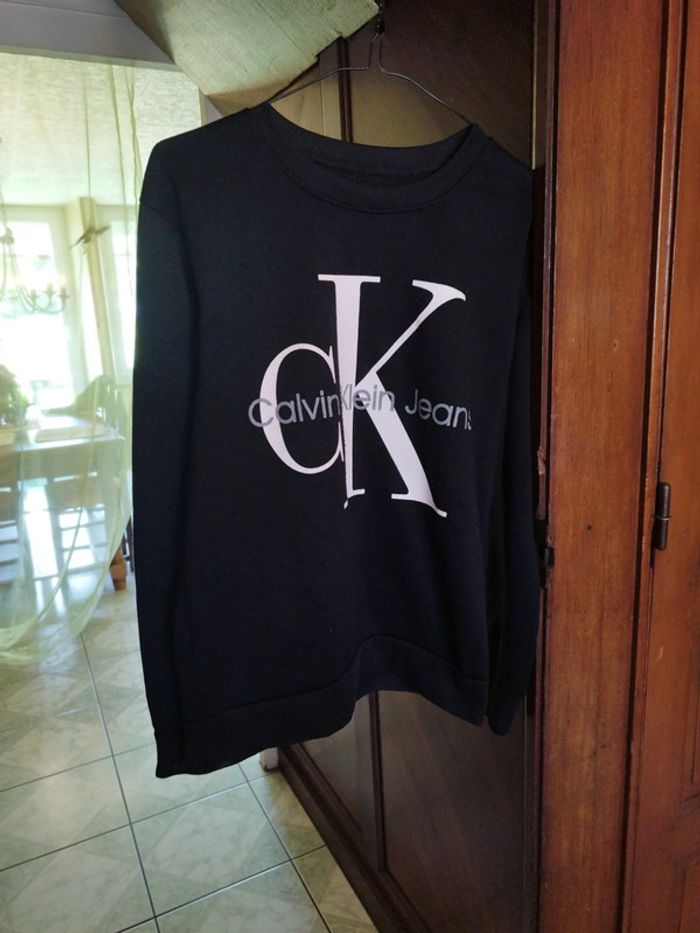 Pull sweat Calvin Klein noir vintage M/38 y2k - photo numéro 2