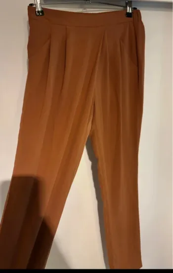 Pantalon carotte camel Reserved T38 neuf