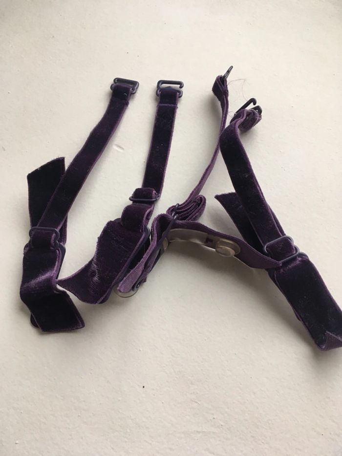 Agrafes pour porte jarretelles velours violet