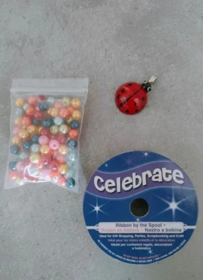 Perles multicolores et fil noir et pendentif - photo numéro 2