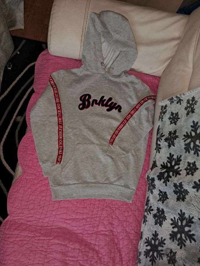 Pull garçon à capuche