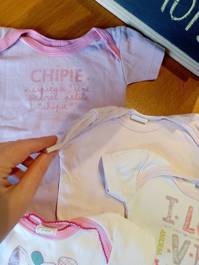 Lot de 4 bodies Absorba taille 3 mois en très bon état - photo numéro 4