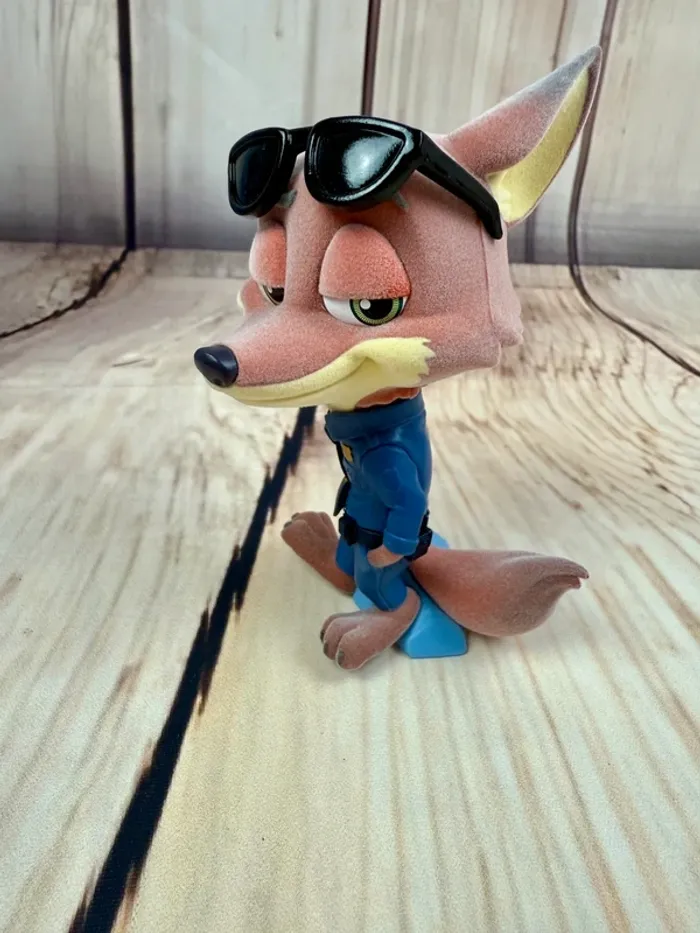Figurine authentique Disney Japon Zootopie Nick Wilde Fluffy Puffy - tenue de policier - photo numéro 8