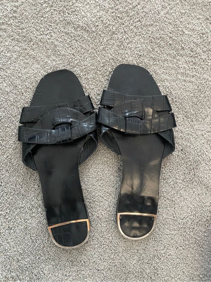 Claquettes noires